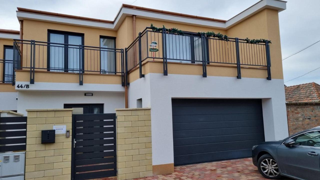 Sarkcsillag Teljes Csaladihaz- Star Complete Family House Apartment แซแก็ด ภายนอก รูปภาพ