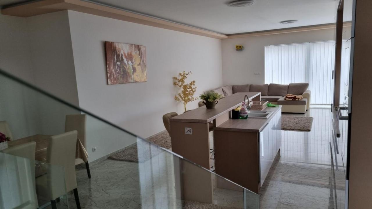 Sarkcsillag Teljes Csaladihaz- Star Complete Family House Apartment แซแก็ด ภายนอก รูปภาพ