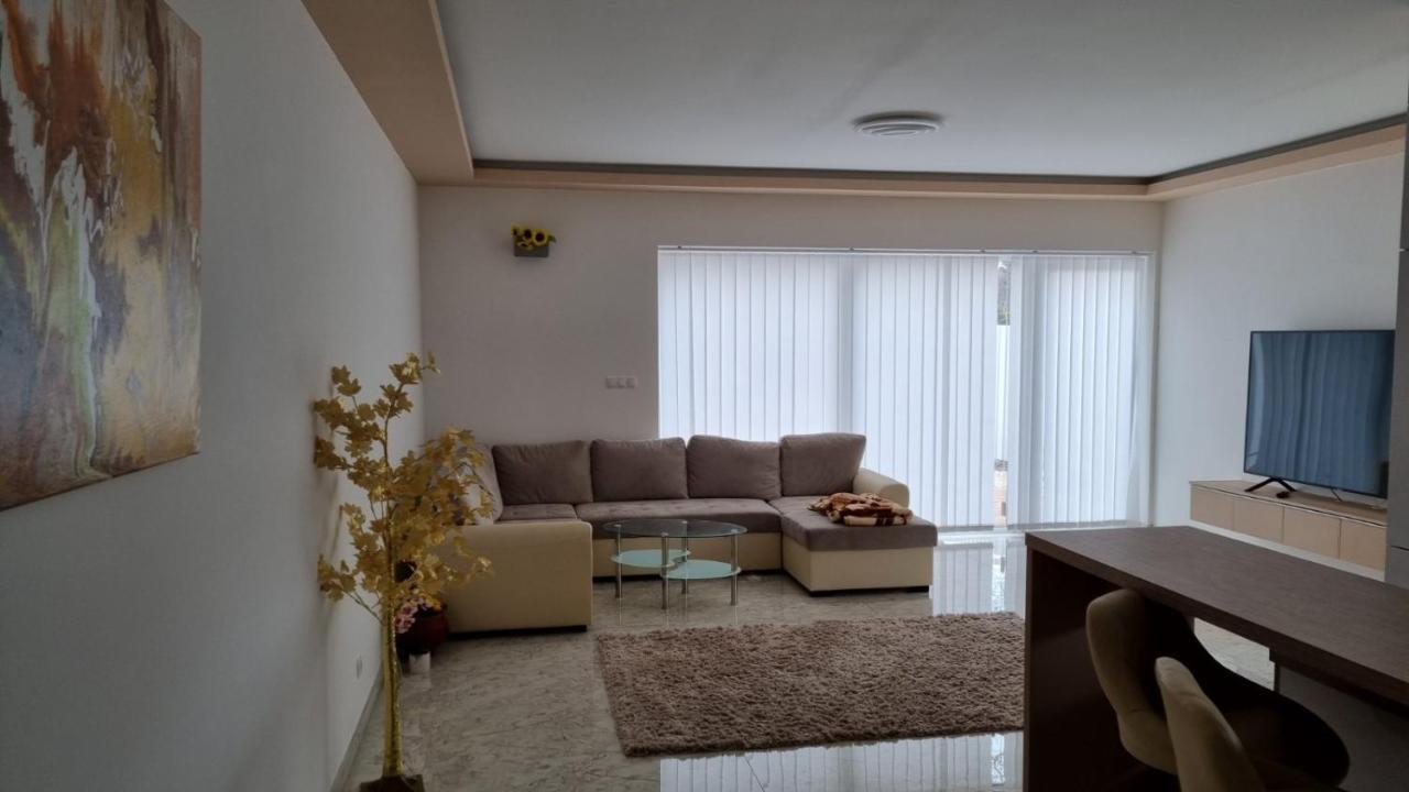Sarkcsillag Teljes Csaladihaz- Star Complete Family House Apartment แซแก็ด ภายนอก รูปภาพ