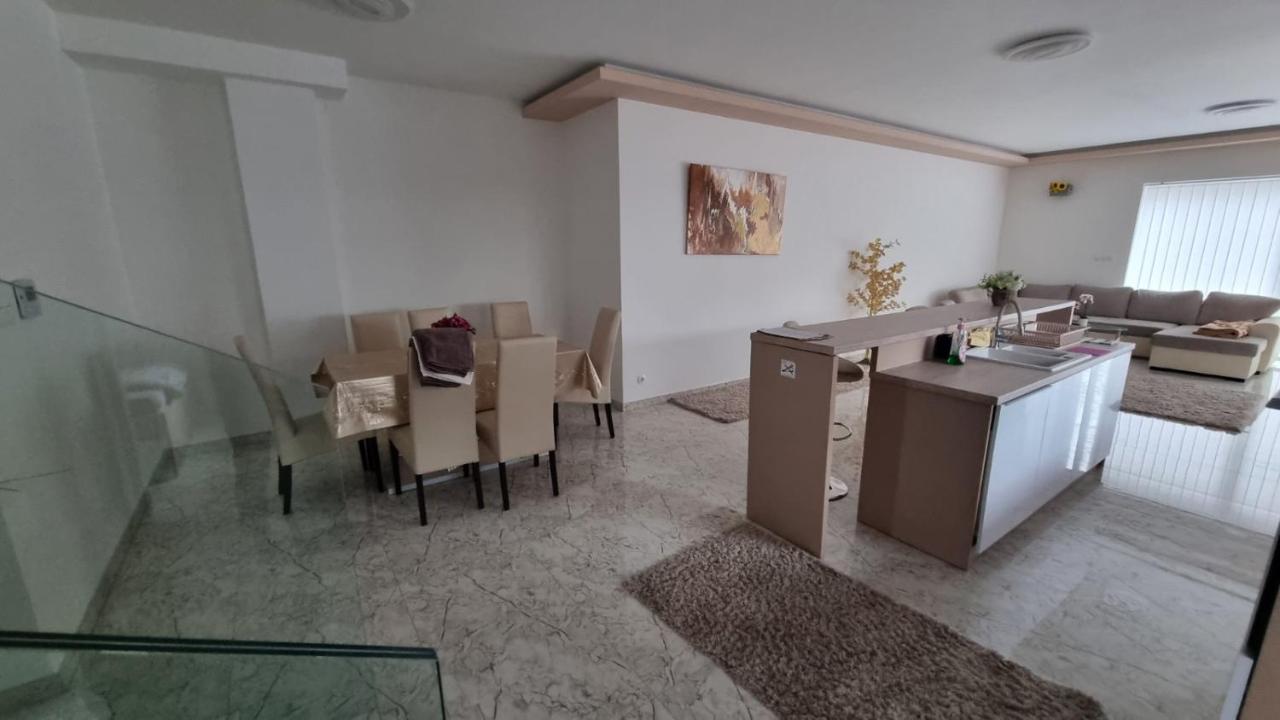 Sarkcsillag Teljes Csaladihaz- Star Complete Family House Apartment แซแก็ด ภายนอก รูปภาพ