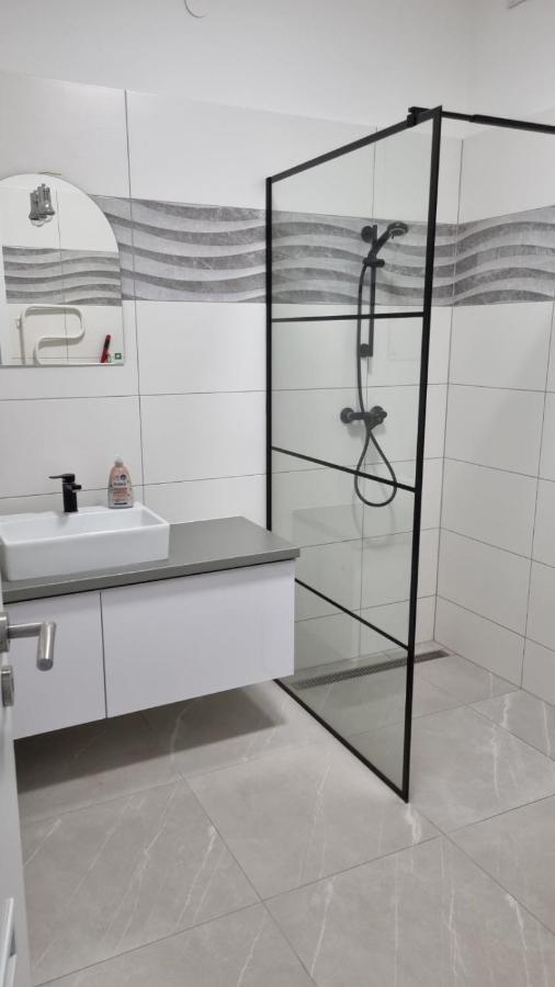 Sarkcsillag Teljes Csaladihaz- Star Complete Family House Apartment แซแก็ด ภายนอก รูปภาพ