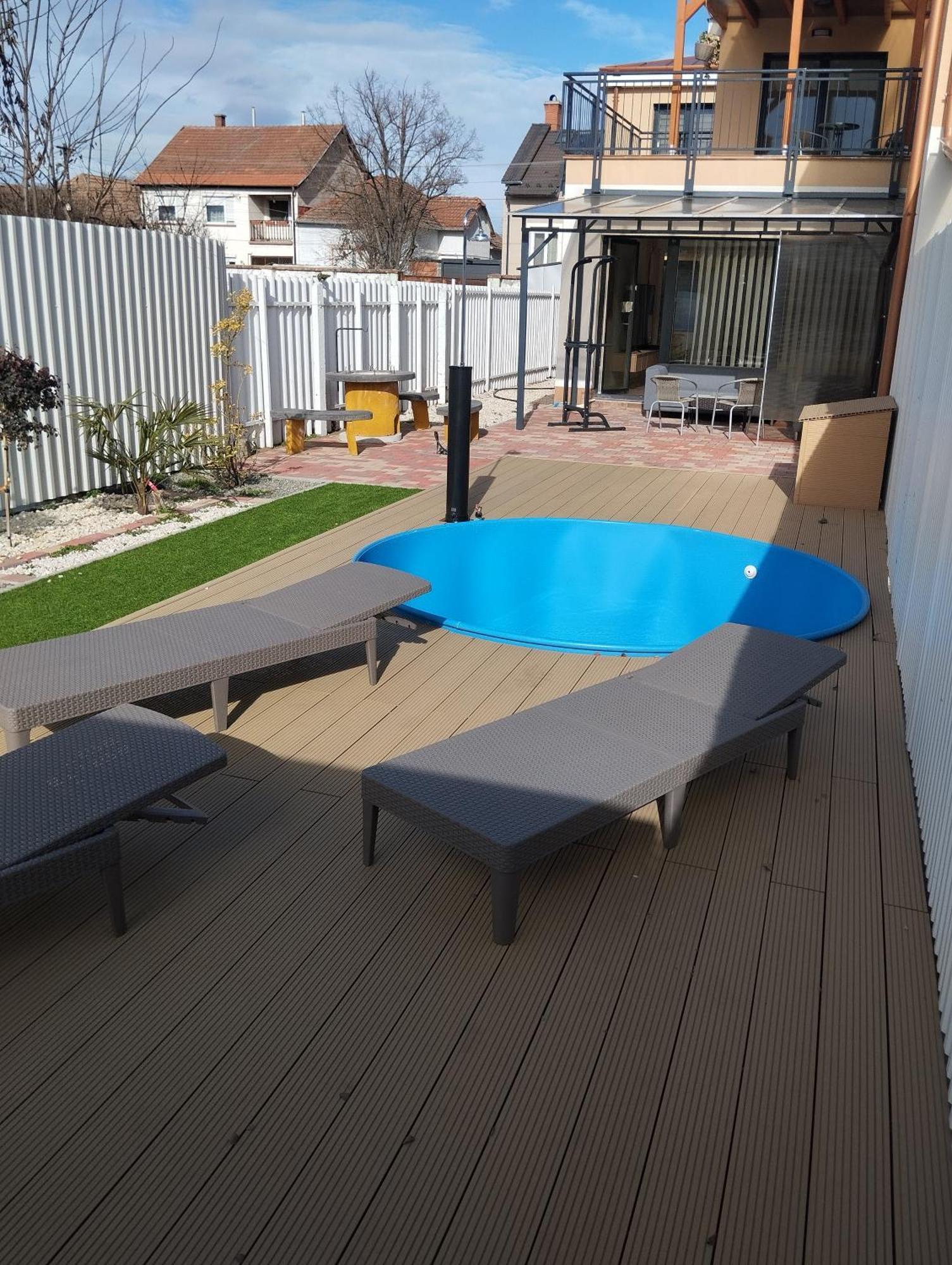 Sarkcsillag Teljes Csaladihaz- Star Complete Family House Apartment แซแก็ด ภายนอก รูปภาพ